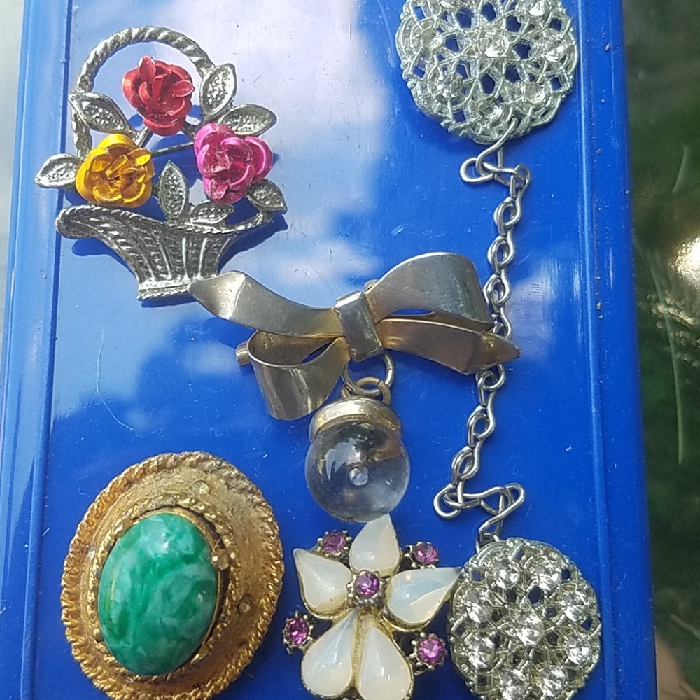 Broaches